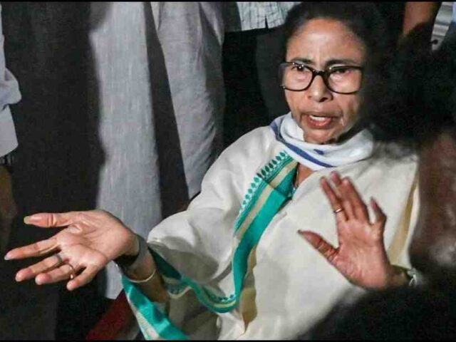 ममता ने नहीं दिया इस्तीफा, बंगाल में हलचल